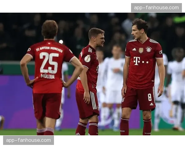 柏林联合队长带伤打满全场，赛后被拍到脚踝已明显肿胀