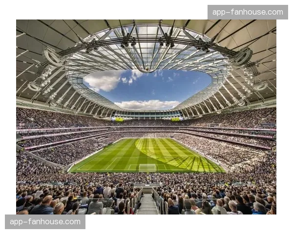 专访:托特纳姆热刺商业总监谈新球场冠名权谈判进展与衍生内容开发 专访:托特纳姆热刺商业总监谈新球场冠名权谈判进展与衍生内容开发